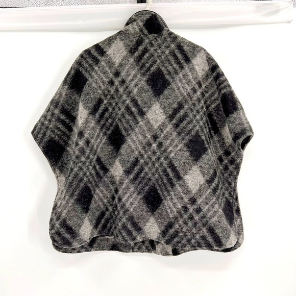 Revue
Gray New Blurred Wool Blend Plaid Poncho/Cape size S - Picture 9 of 10